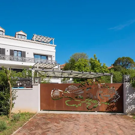8 Bedroom Gorgeous Home In Zadar * Zara