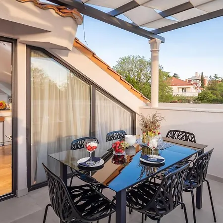 Casa vacanze 8 Bedroom Gorgeous Home In Zadar