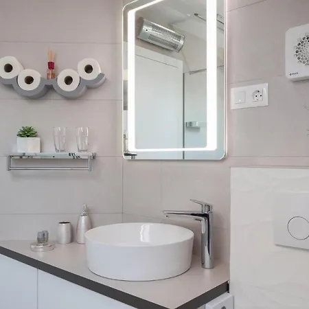 Casa vacanze 8 Bedroom Gorgeous Home In Zadar *