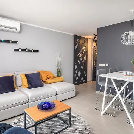 8 Bedroom Gorgeous Home In Zadar Casa vacanze *