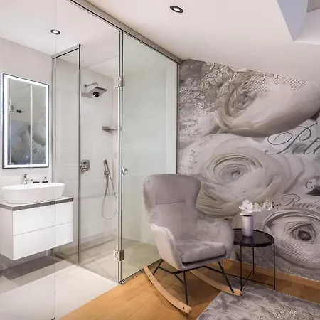8 Bedroom Gorgeous Home In Zadar * Zara