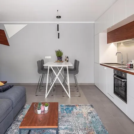 8 Bedroom Gorgeous Home In Zadar *