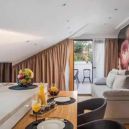 8 Bedroom Gorgeous Home In Zadar * Zara