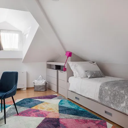 8 Bedroom Gorgeous Home In Zadar Zara