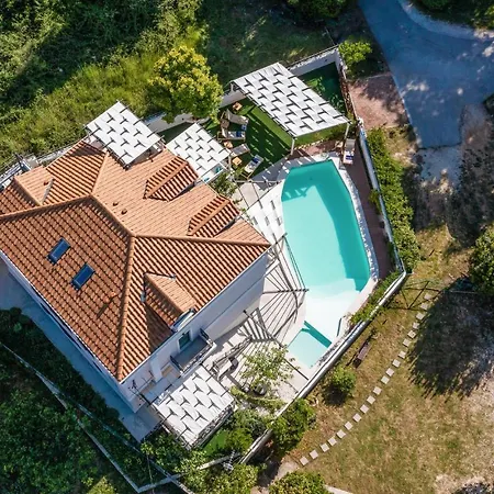 Casa vacanze 8 Bedroom Gorgeous Home In Zadar