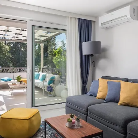 8 Bedroom Gorgeous Home In Zadar Casa vacanze