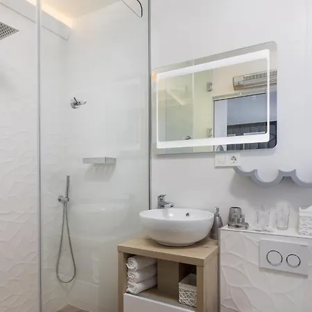 8 Bedroom Gorgeous Home In Zadar