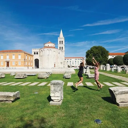 8 Bedroom Gorgeous Home In Zadar Casa vacanze